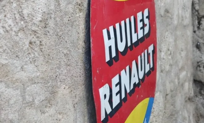 Vente de plaques Huile Renault vintage des années 60 à Soissons, Soissons, Ecobrocante