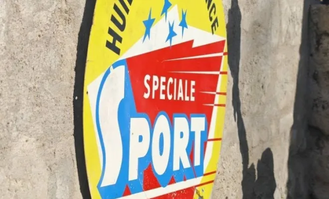 Vente de plaques Huile Renault vintage des années 60 à Soissons, Soissons, Ecobrocante